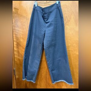 Nic + Zoe • size 4 • Wide-Leg Navy Pants with Frayed Hem